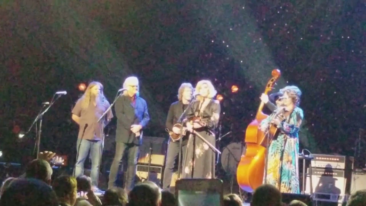 Alison Krauss, singing 'Blessed Assurance' Volunteer Jam XX