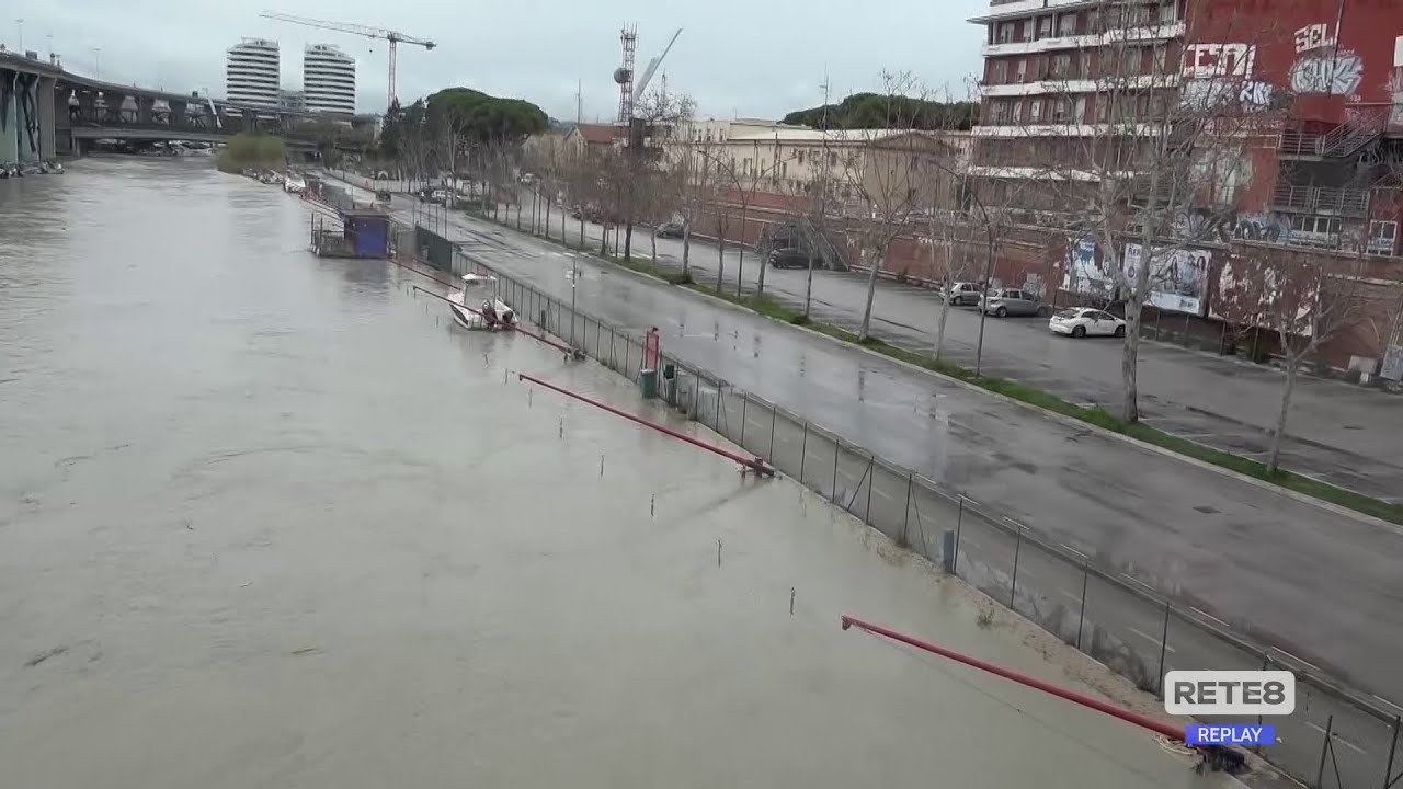 Maltempo - A Pescara esonda il fiume