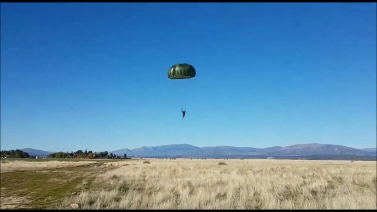 Salto de Chinook en Uceda. Bripac 2016. Apertura automatica.