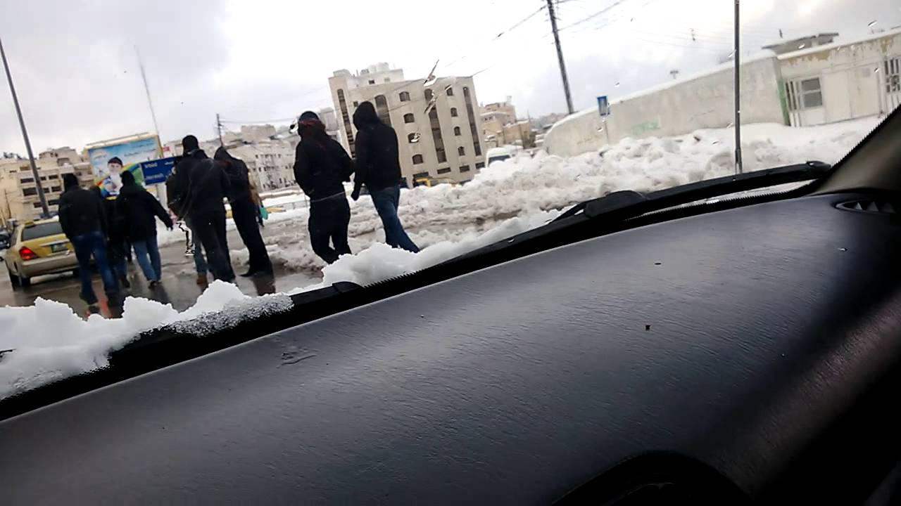 الثلوج في الجبيهة صويلح نزول البقعة (  تصوير عبدالاله الزبيدي ) 13/12/2013