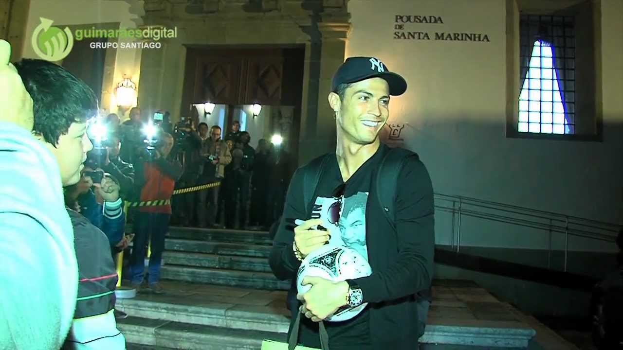 Ronaldo irritado com gritos por Messi em Guimarães