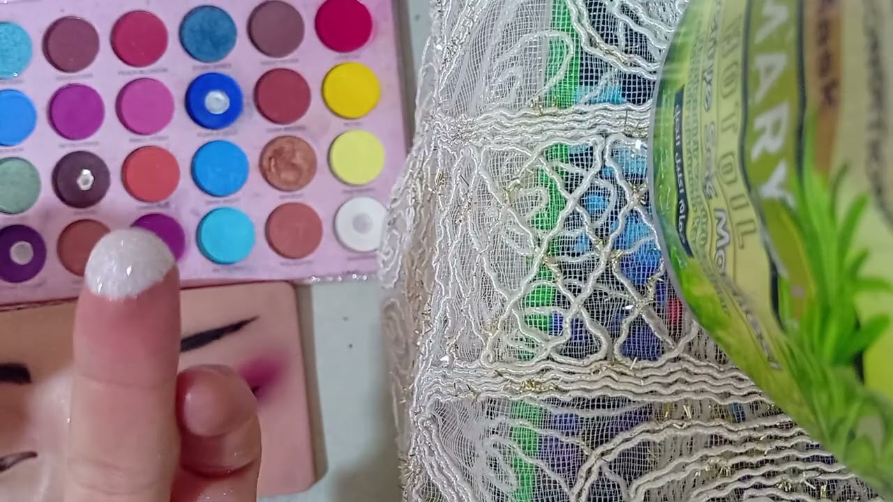 البنت طلبت مني مكياج سريع ما بياخذ خمس دقائق يكون خفيف وناعم