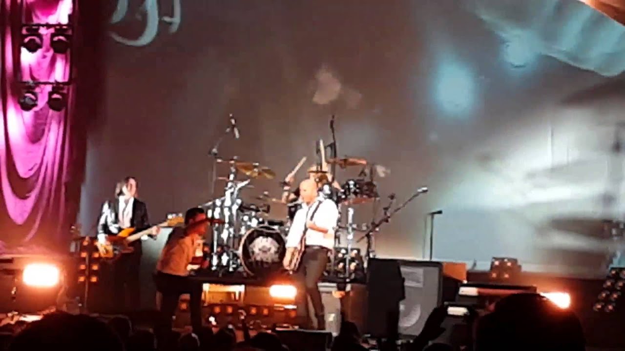Queen Extravaganza  -   Somebody to Love... Newcastle City Hall 6-11-2015