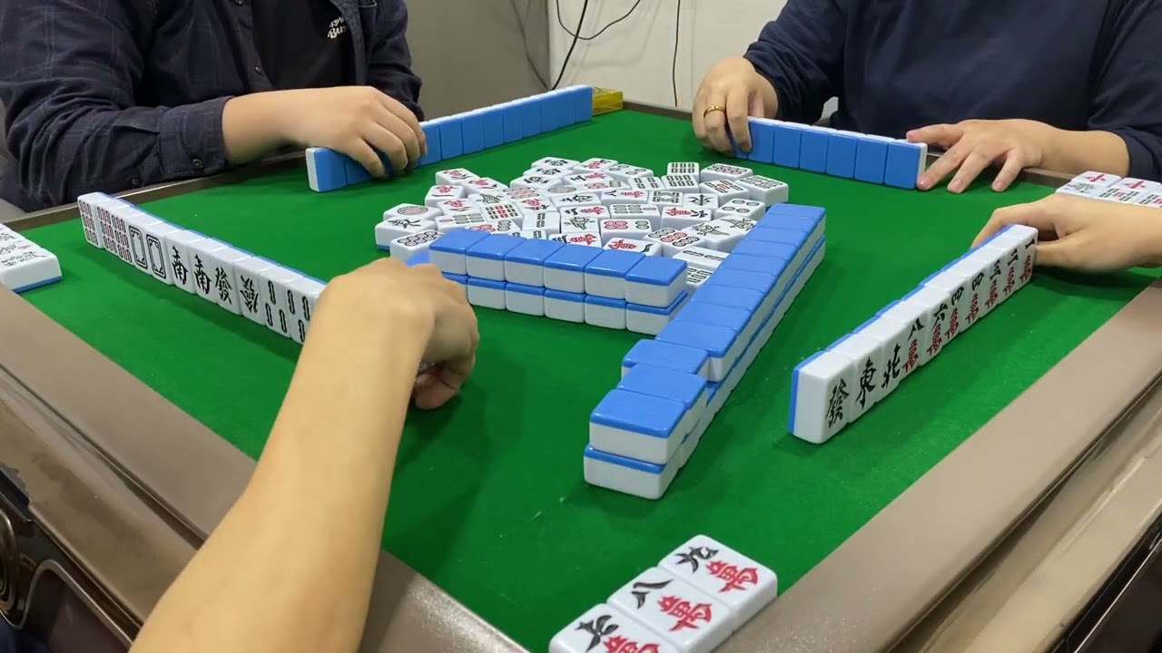 Mahjong280. 廣東牌10番512有花🀄️提子🍇局四回之三：你一鋪自八我又整返一鋪😆清一色都唔叫係￼要一齊食嗰隻白板🤭