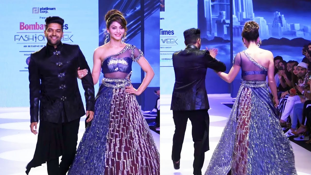 Guru Randhawa और Urvashi Rautela का RAMP WALK | Bombay Times Fashion Week 2018