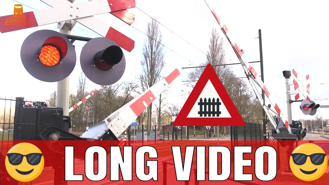 DUTCH RAILROAD CROSSING  - 😎🚂 LONG VIDEO 🚂😎 - Utrecht - Koningsweg