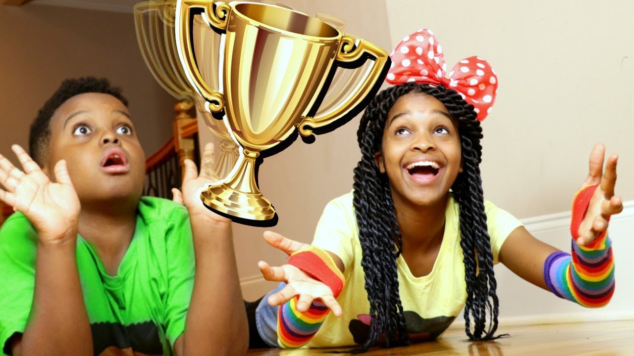 Shiloh and Shasha FOUND A TROPHY! - Onyx Kids