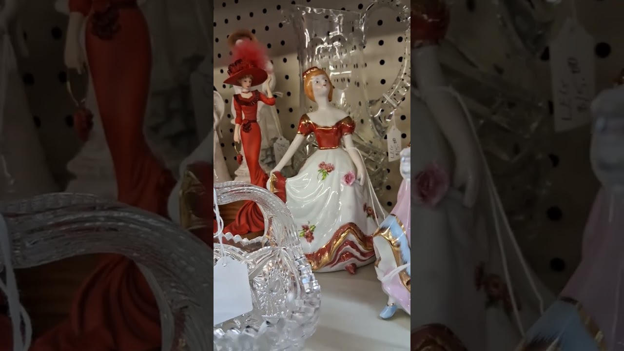 Прогулялись по секондхенду с антиквариатом