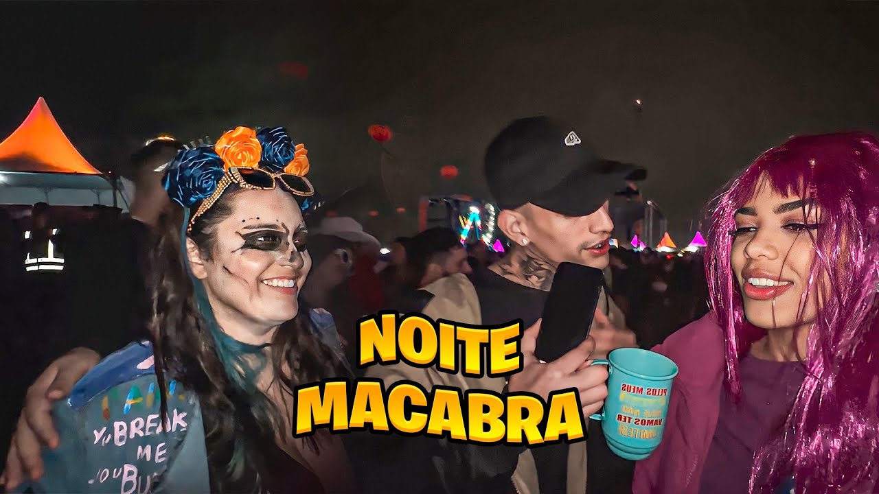 4 &Eacute; PAR COM A MESMA MINA BEIJANDO DESCONHECIDAS NO HALLOWEEN