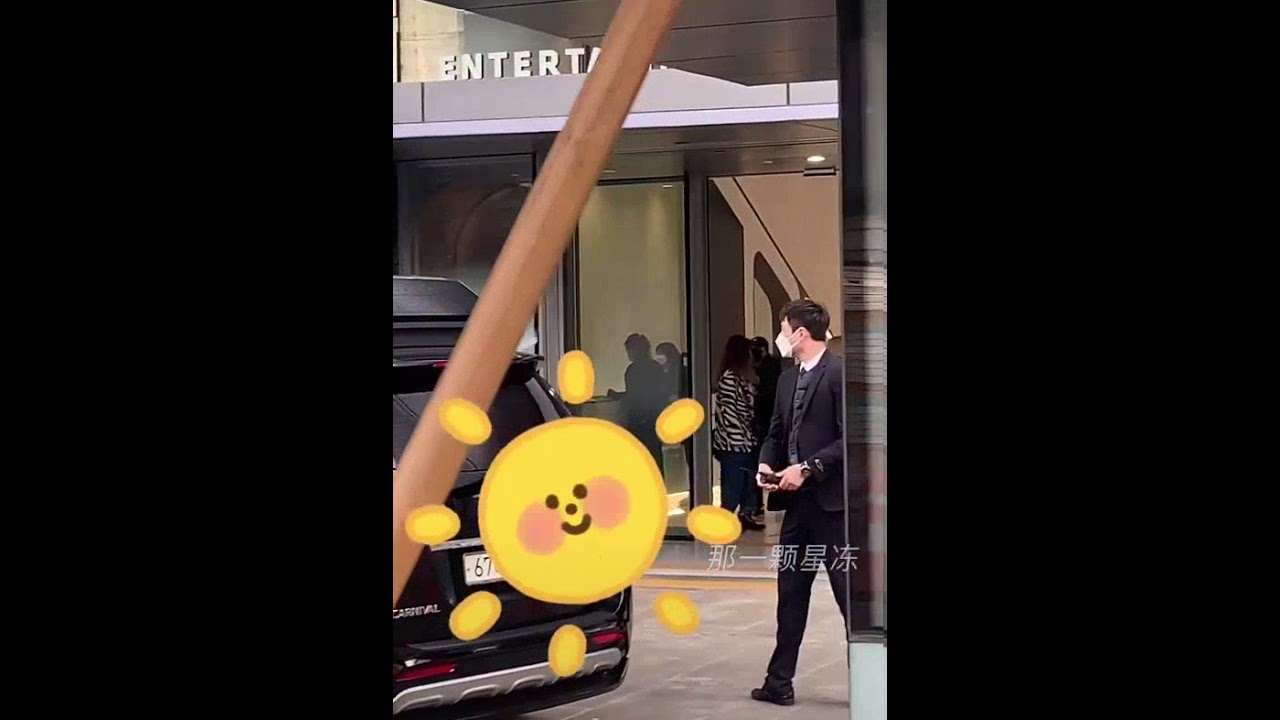 Blackpink Rosé and hank spotted outside yg new building