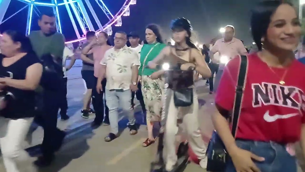 Caminando las calles de Barranquilla, el malecón en  navidad 2025