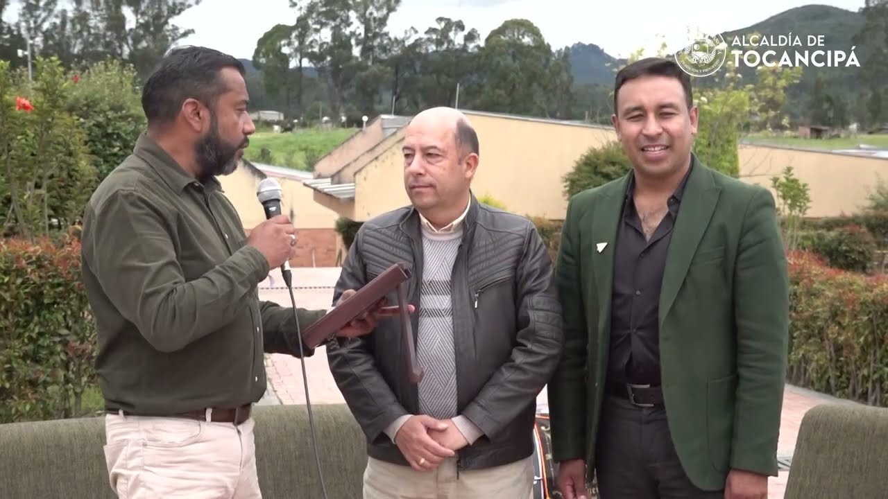 Reconocimiento al profesor Gonzalo Hernández, director de la Banda de Marcha de la I.E.R.D La Fuente