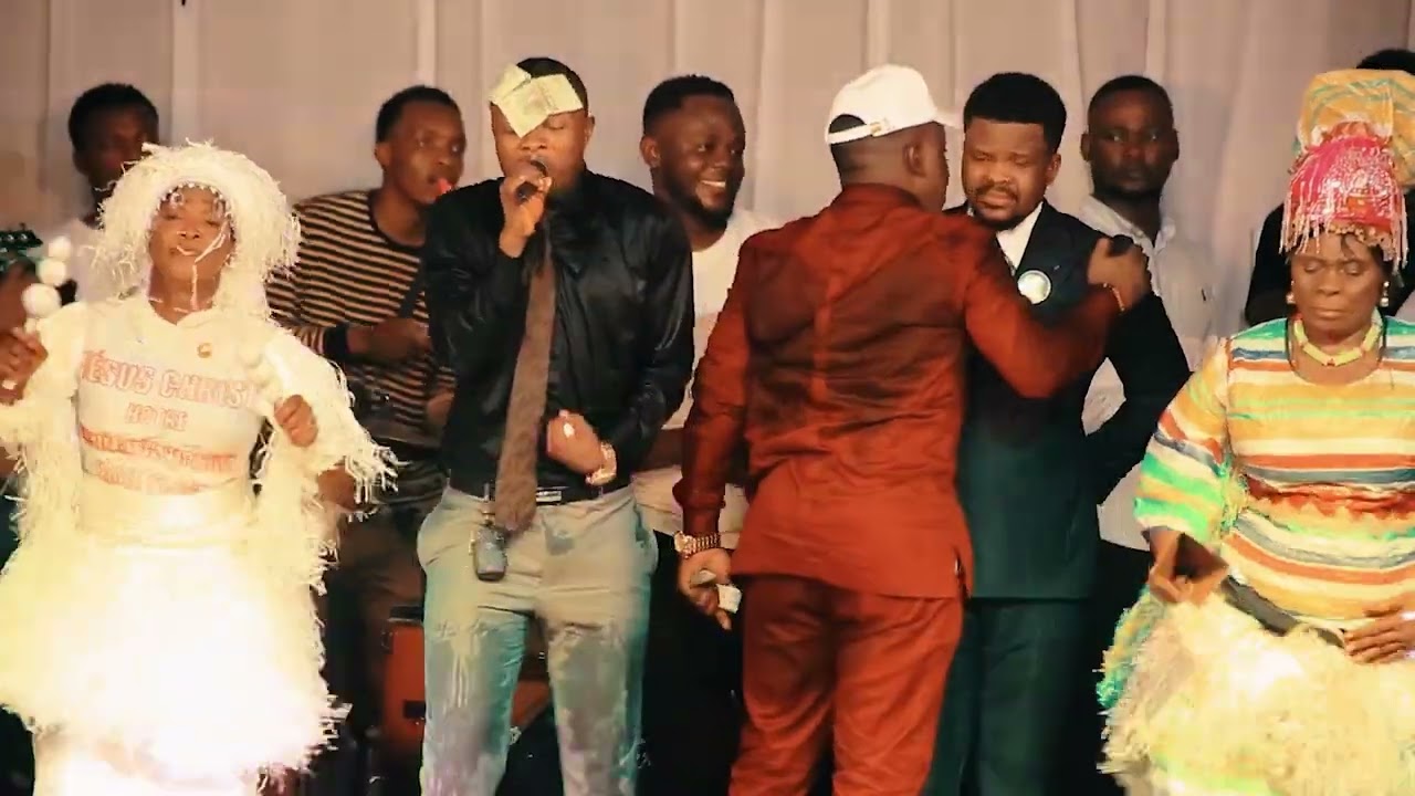 AMINA FELLY NGELEKA & PROPHETE PROMESSE