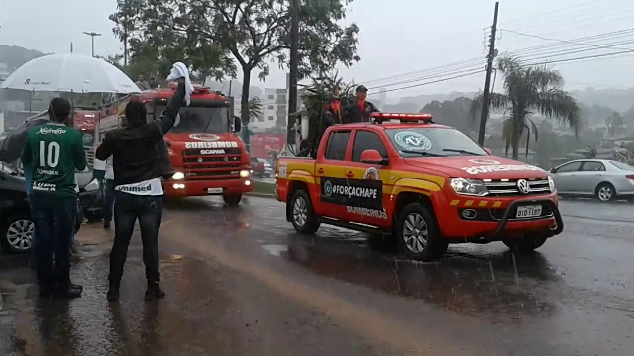 JOGADORES DA CHAPECOENSE A CAMINHO DO VELÓRIO EM CHAPECÓ
