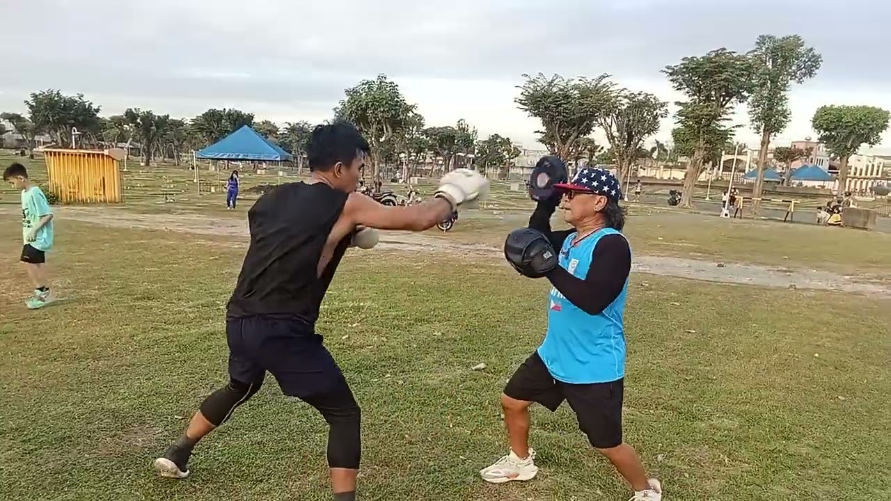 May boxer Roldan aldia 135 lbs Philippines champion mitts luyola memorial park 