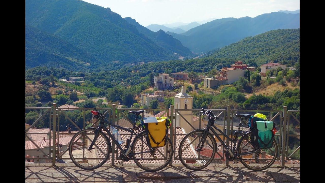 Sardinia. 1102 km bicycle trip around the island.  撒丁岛。 1102 公里自行车环岛之旅。