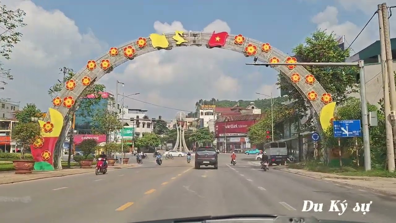 Đường bờ sông TP Yên Bái ( nay là Lào Cai)