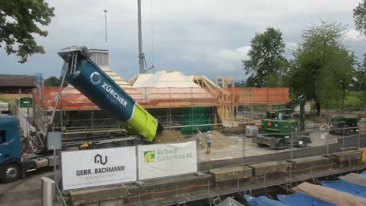 Ein Blick durch die Webcam: Das Seerestaurant in Niederuster steht!