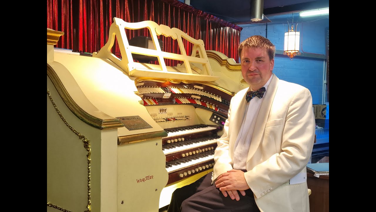 Christian Cartwright at the Saint Albans Organ Theatre WurliTzer