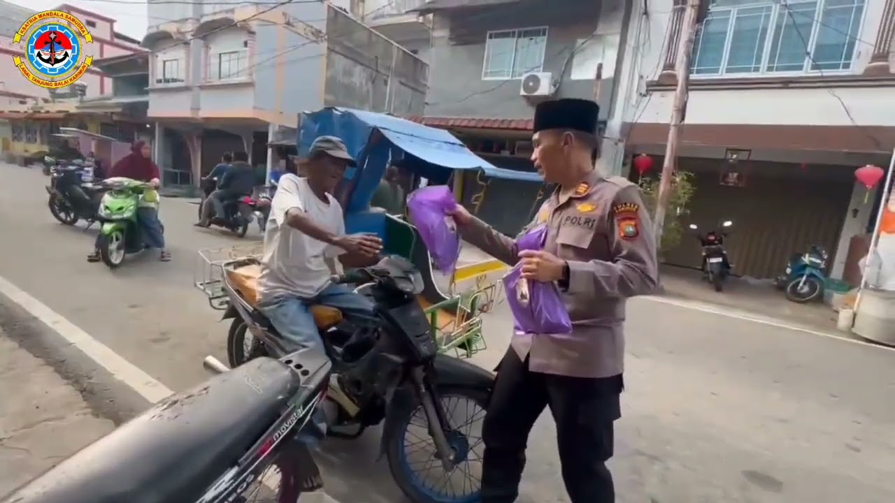 PEMBAGIAN TAKJIL OLEH POSAL DIBAWAH JAJARAN LANAL TBK KEPADA MASYARAKAT PESISIR DAN NELAYAN.