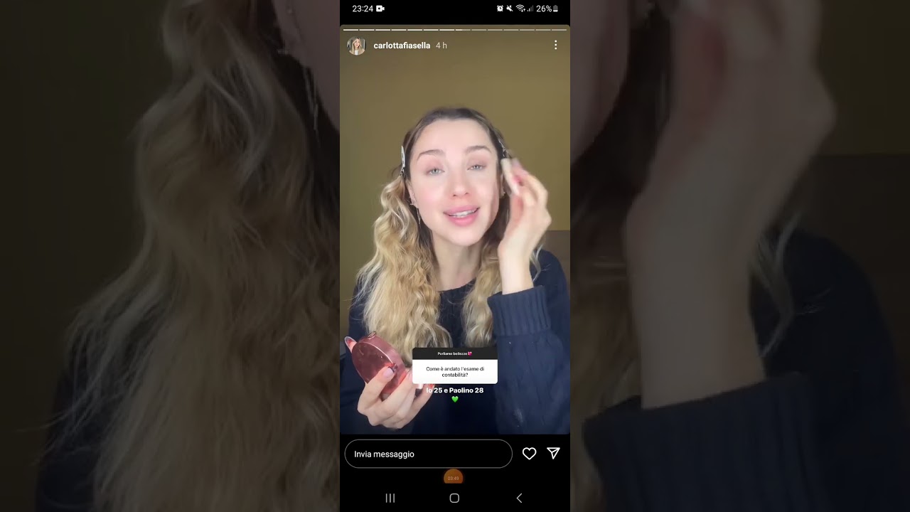 Storie instagram di Carlotta-risponde ad un box domande!🌹📚#video