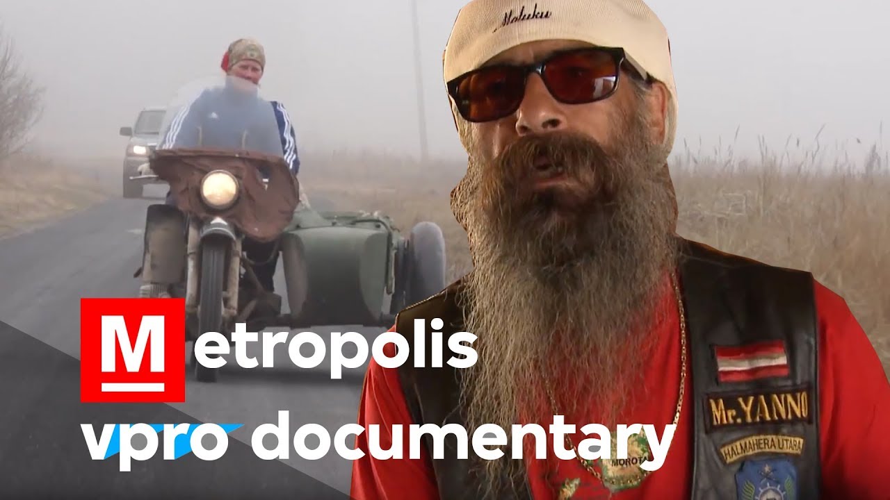 Vespa lovers or bikers club: motorcycle tales - Docu - 2014