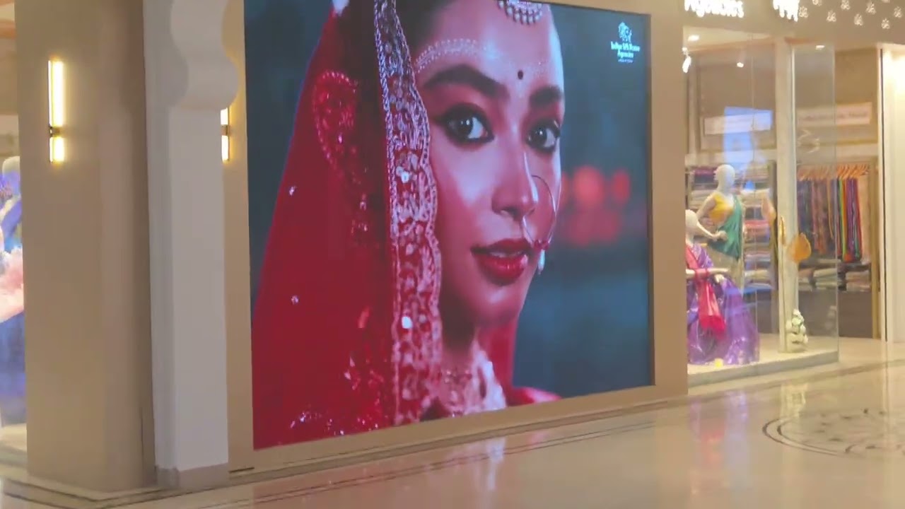 Chandani chowk mein omix mall kaisa hai#video #post            