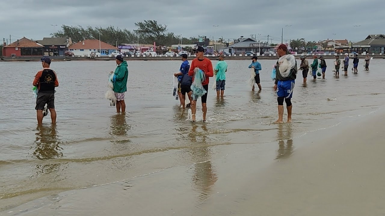 Pescarias de tarrafas, 14-02-25, Barra, Tramandaí. Tempo nublado. 