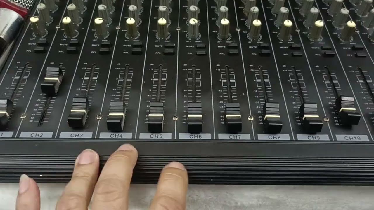 Mixer số EMX giá 3tr5. ĐT-ZALO. 0986.92.11.68