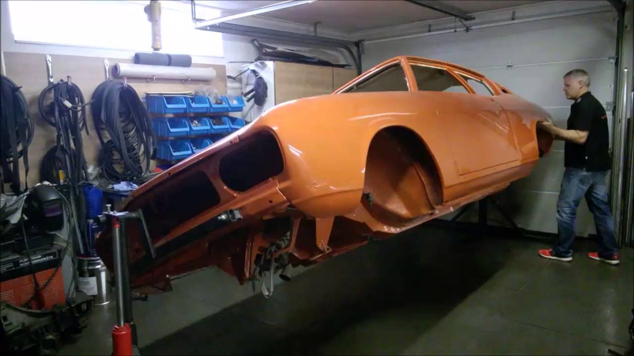 Audi 100 Coupe S Drehgestell zur Karosseriebearbeitung