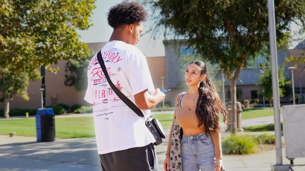 Развлекаем симпатичных студенток в CSUF!