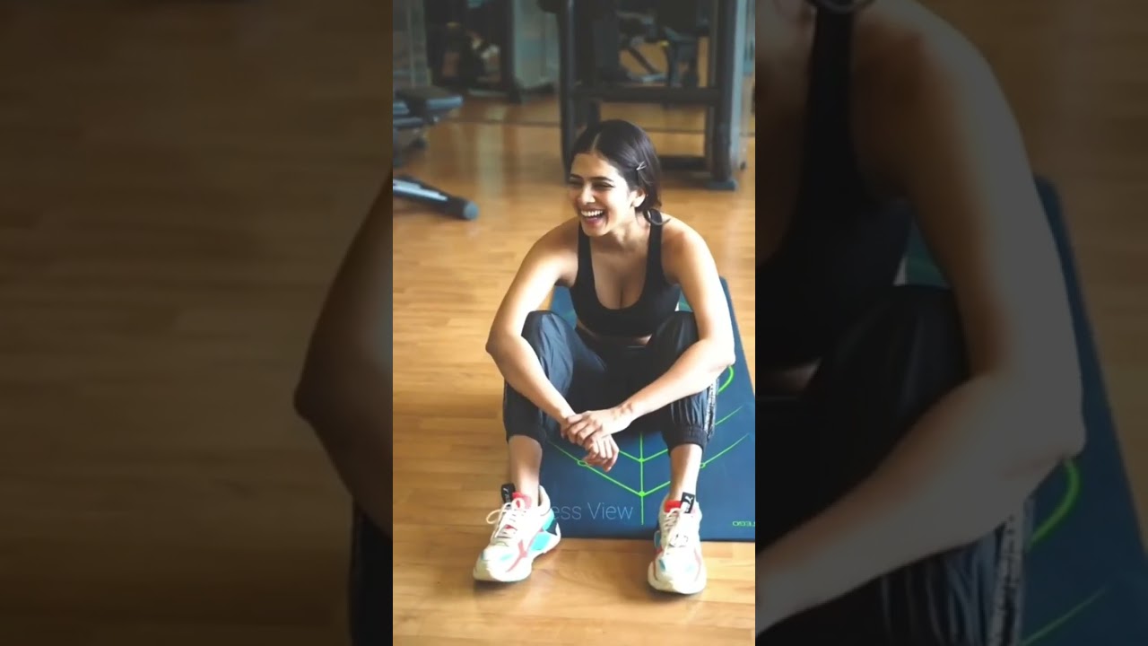 malavika mohanan hot gem