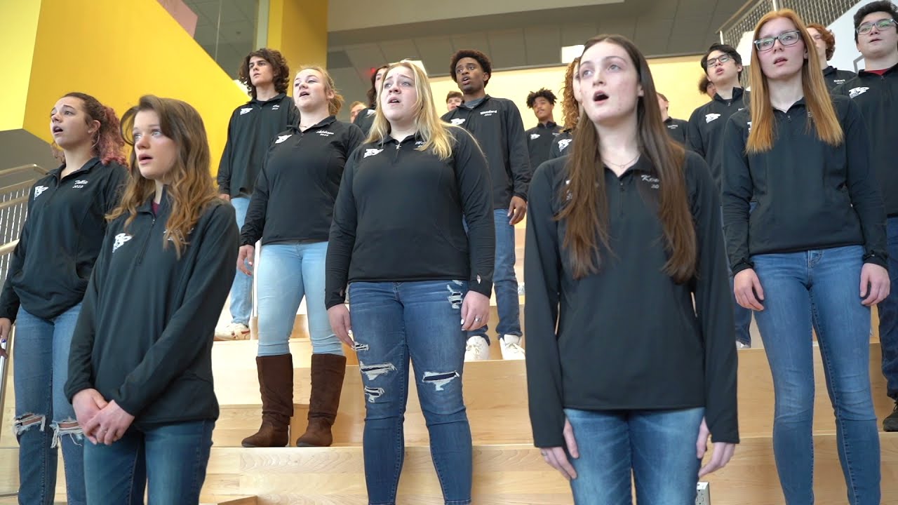 Raymore-Peculiar High School Chamber Choir performs 