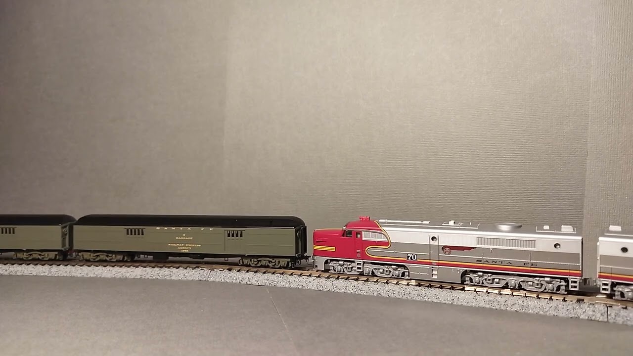 AT&SF Alco PA(B)-1 & 12 cars fast mail express train