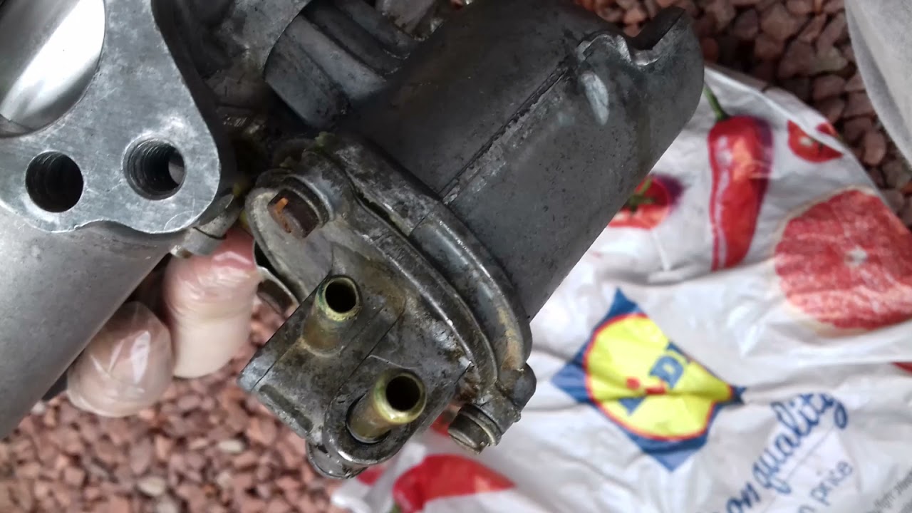 Reliant Rialto Engine overhaul.