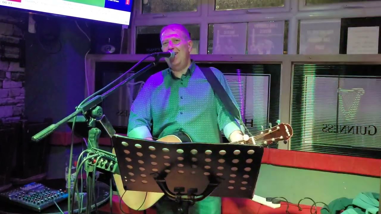 Paul Kennedy singing The Gambler in The Hatch Bar in The Hounds Rest Ardee - 24th January 2026