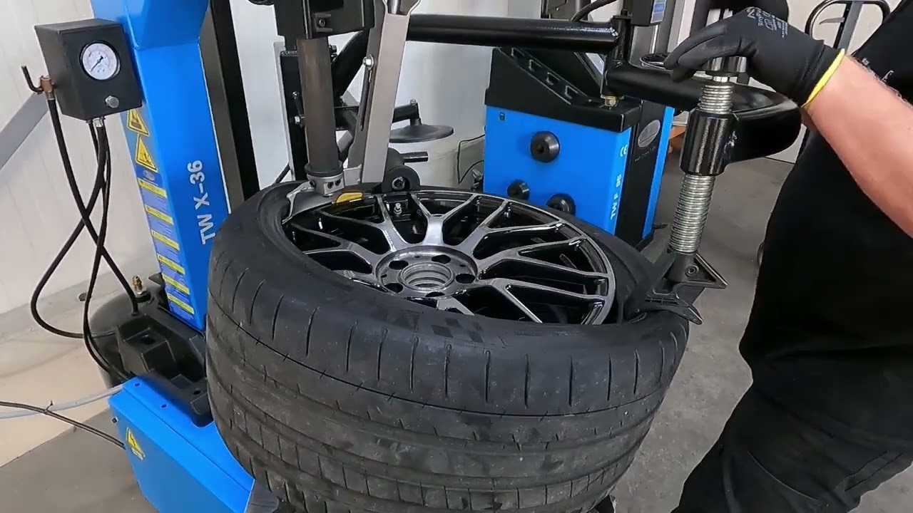Kontaktlose Reifenmontage mit Twin Busch TW X-36