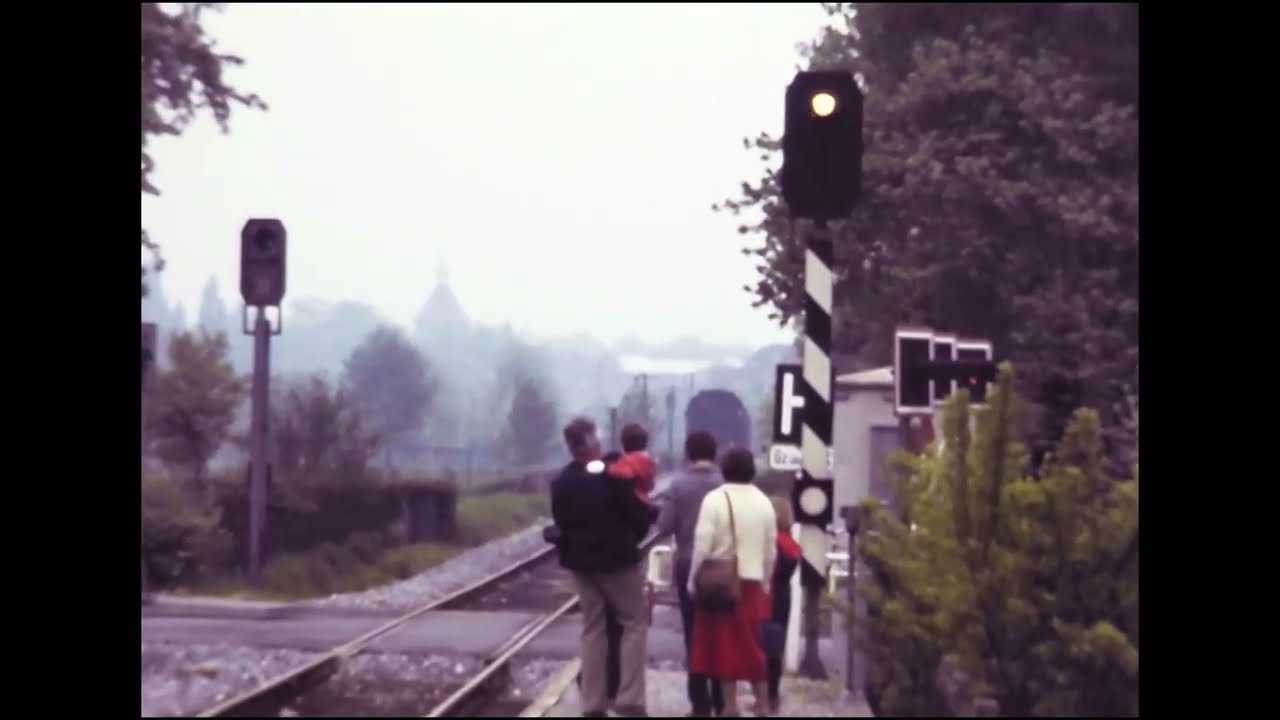 Dampflok mit  Personenwagen auf der Strecke von Lippstadt nach Wadersloh und zurück am 20. Mai 1979