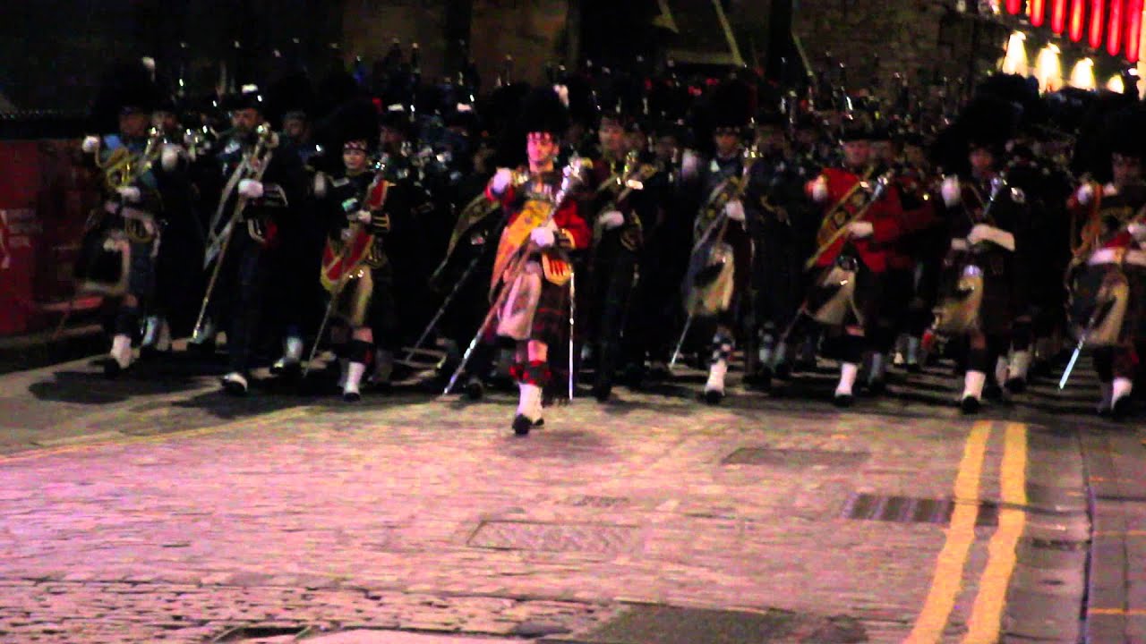 massed pipes and drums edinburgh 25 aug 2015