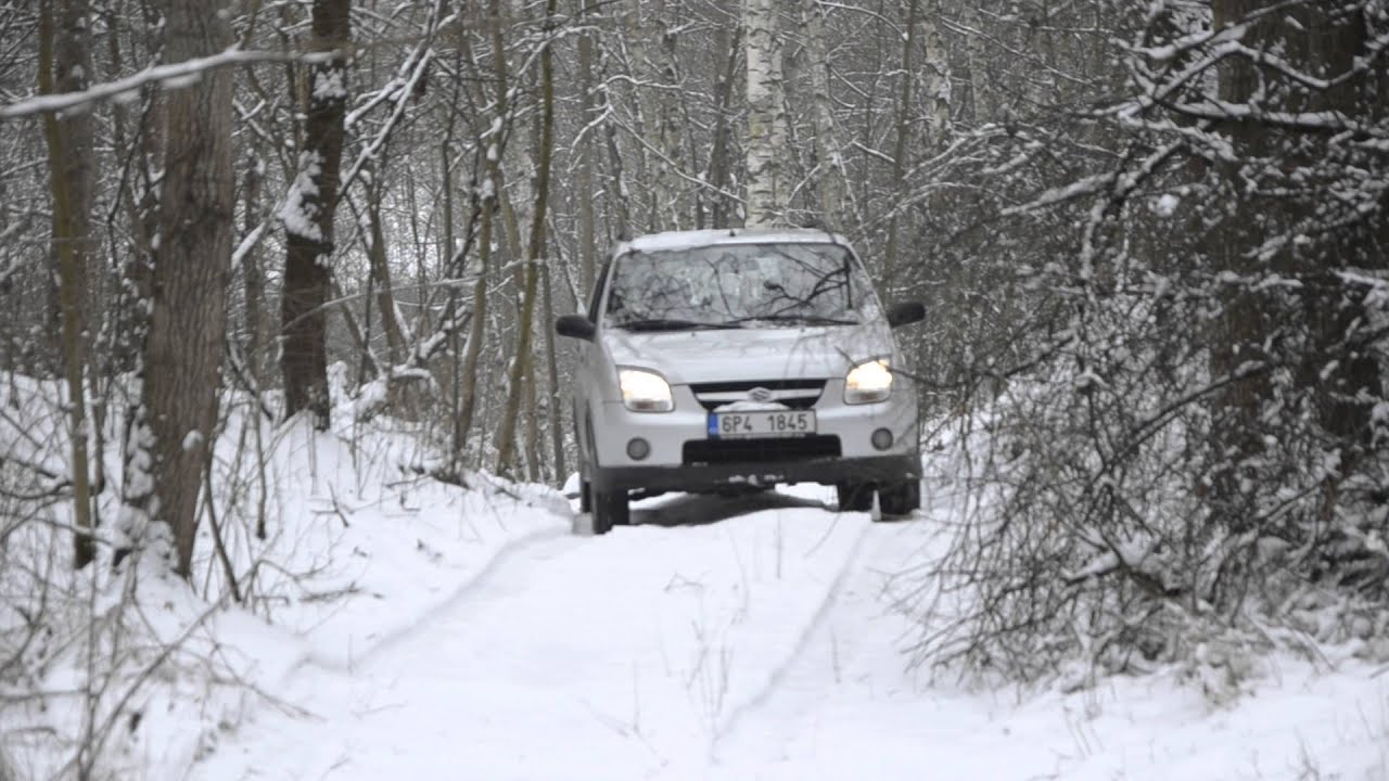 Suzuki Ignis 4x4 snow hill