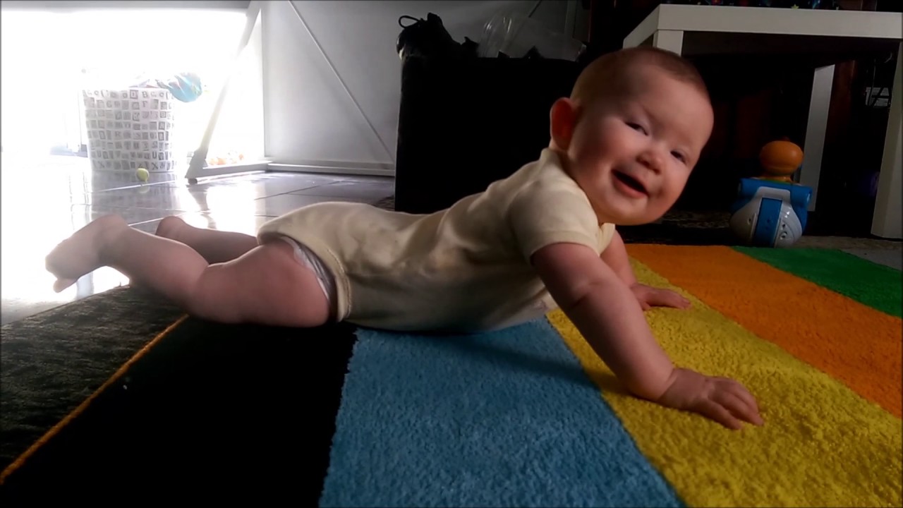 Baby Does push up's  - World's strongest baby - Push up queen