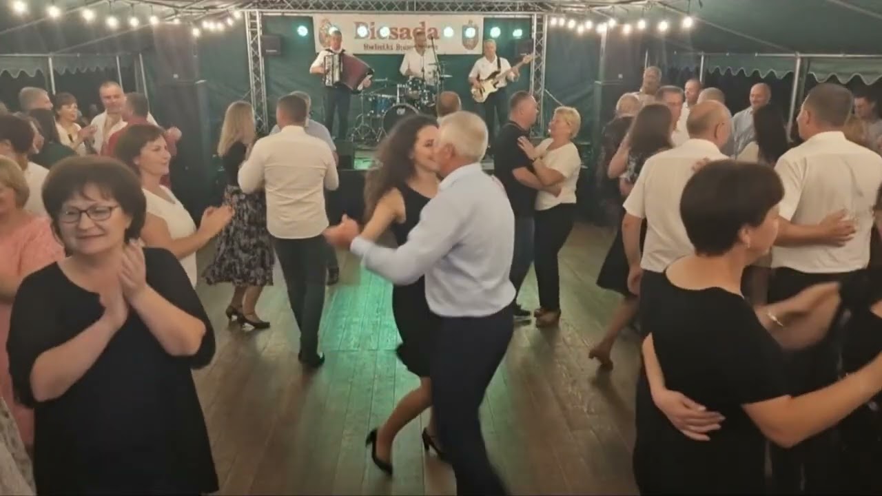 Ta melodia jednoczy wszystkich – starych, młodych i zakochanych.