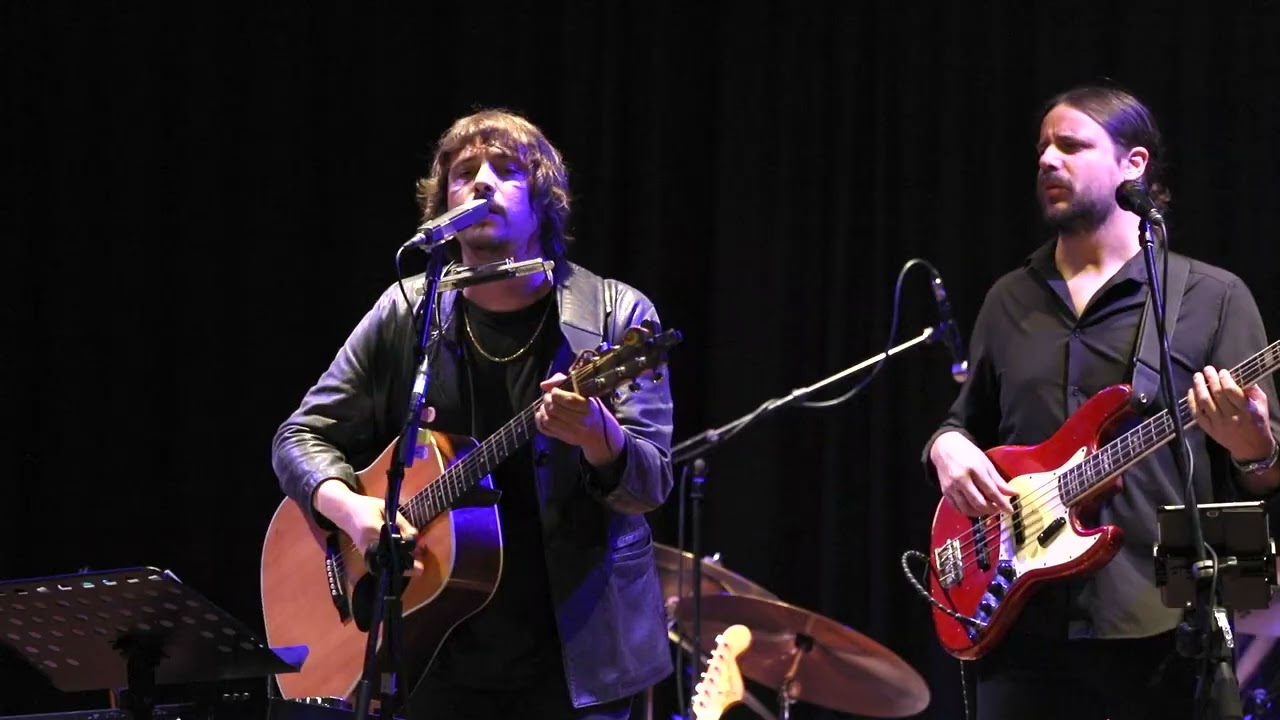 Tangled up in blue- Bob Dylan- Live by Rangzen