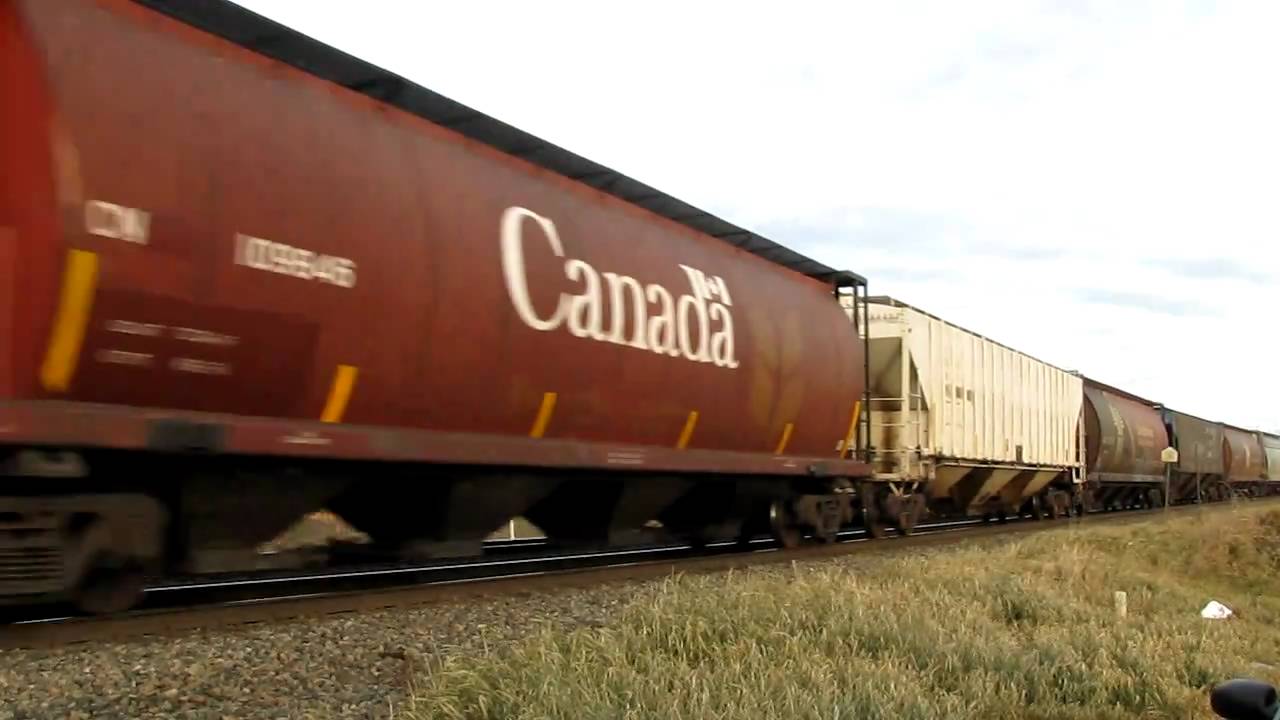 Railfanning December 5th 2010 VIdeo 4 of 5 2 Clears @ Hatzic BC  = 2 CN Mixed Trains In 6 minutes