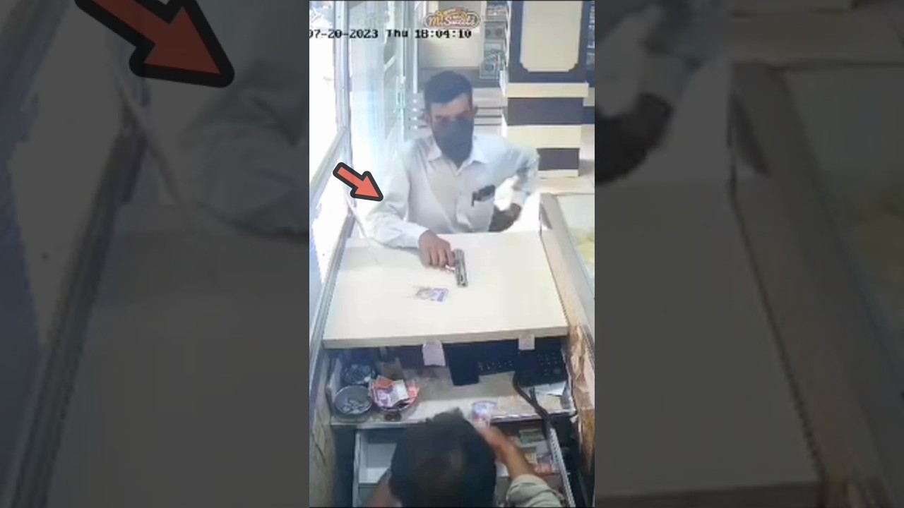 ROBBERY in 20 Seconds| TVCCTV #Crime #2023 #robbery #daketi #snatching #india #shorts #viral #yt