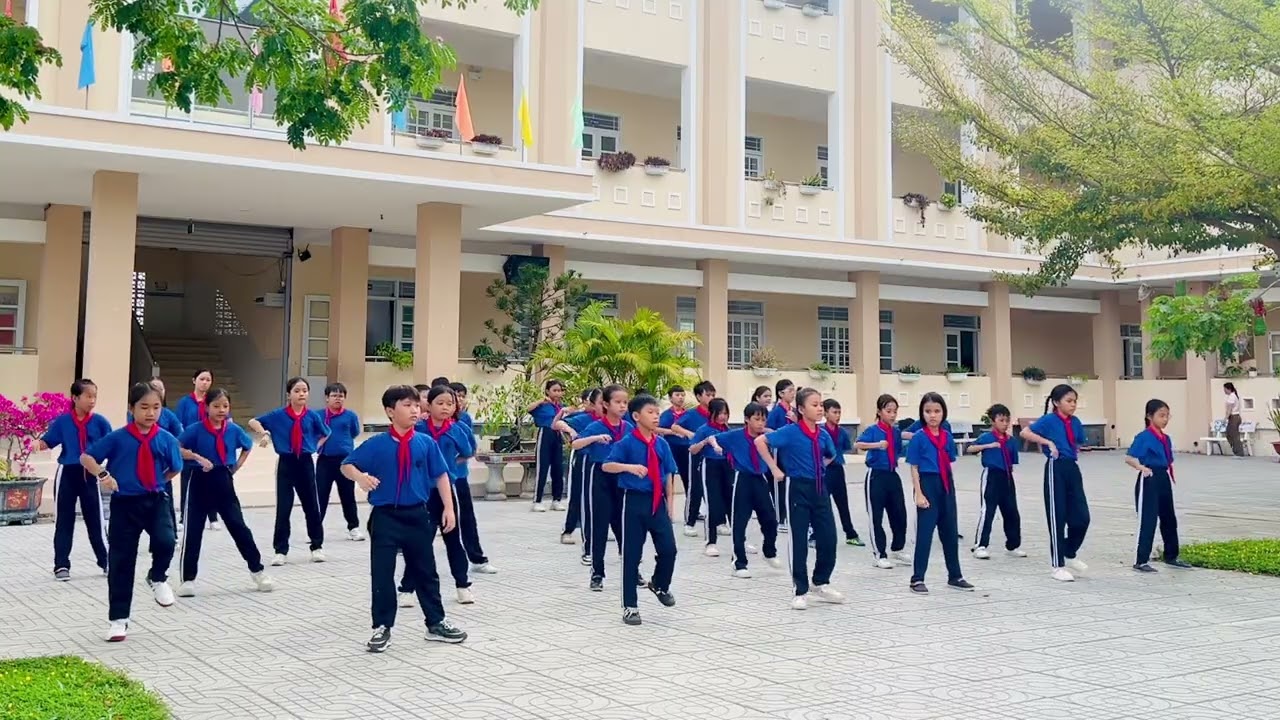 Đồng diễn sân trường “NỐI VÒNG TAY LỚN” | Lớp 4A (2024-2025)