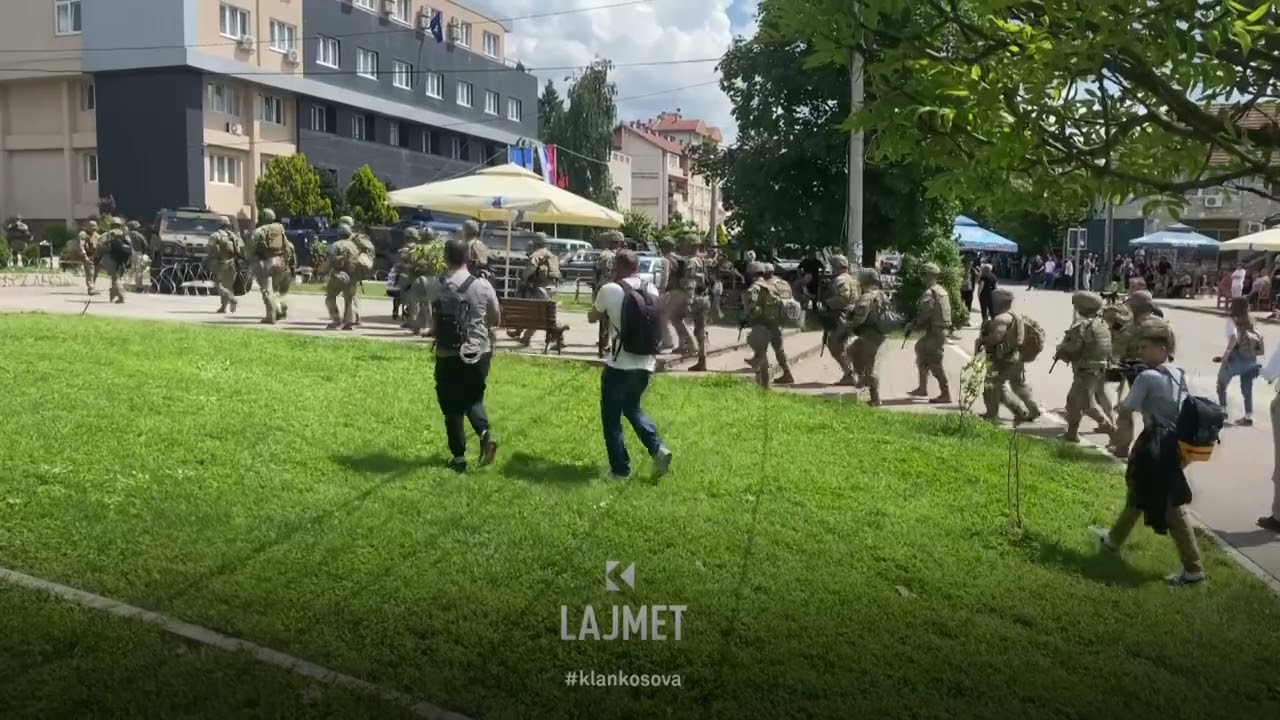 Ushtar&euml; amerikan&euml; futen n&euml; objektin e komun&euml;s n&euml; Leposaviq