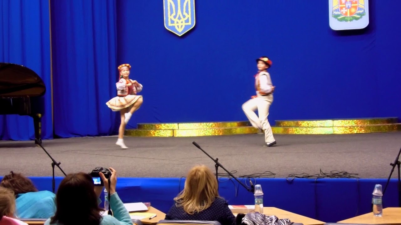 НА ПОЛОНИНІ ЖЕНЯ МАРИНА ТЕЛЕЦЕНТР