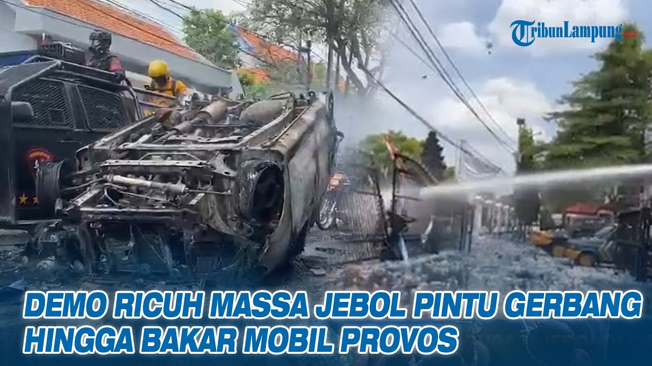 DETIK-DETIK Demo PATI Ricuh Massa Jebol Pintu Gerbang Hingga Bakar Mobil Provos