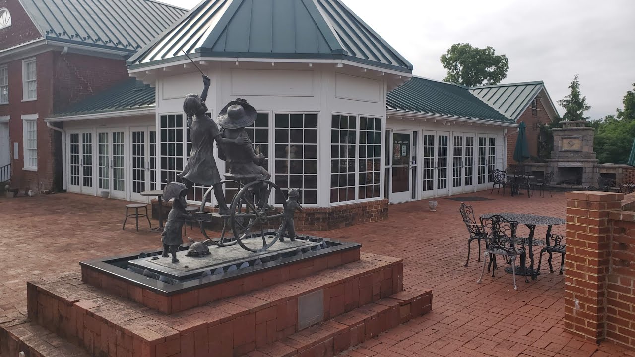 TOP 10 THINGS to do in Abingdon,Virginia- HISTORIC DISTRICT/Hotel Entertainment/Food/Farmer's Market